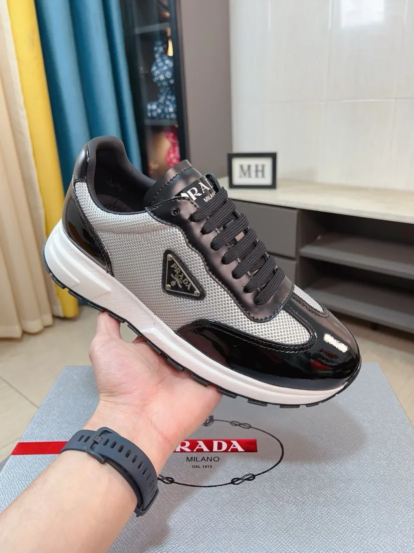 Men's shoes 💰600🌹🌹High-quality new Prada counters are launched simultaneously. The new men's shoes and 😘fabrics are selected from imported mesh and glue-spraying technology. Imported cowhide lining. 👍🏿High-end☄️Open-molded non-slip rubber outsole, exquisite lines, simple and elegant, comfortable and high-end for leisure travel. Code number: 38 to 44